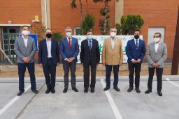 En su visita a las instalaciones de Cobadu, tras el incendio del pasado 6 de septiembre