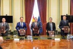 Hoy, en la firma del convenio entre el ministerio y las interprofesionales Interovic, Interporc y Provacuno