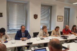 Hoy en Madrid con representantes del cerco del Golfo de Cádiz y de Cantabria, así como con los artesanales del xeito