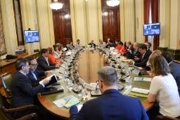 Hoy, en una reunión celebrada en el ministerio 