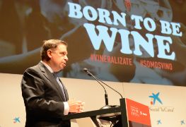 Hoy, en la inauguración del acto “Born to be wine” de la OIVE