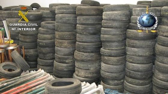 En el marco de la Operación Tyson, coordinada por Interpol, se han descubierto más de un millón y medio de toneladas de vertidos ilegales y nuevas rutas internacionales de tráfico de residuos. La Jefatura del Servicio de Protección de la Naturaleza ha sido el punto de contacto y coordinación nacional con las autoridades de INTERPOL en la operación.