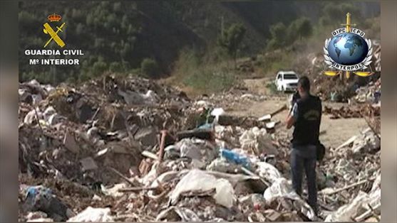 En el marco de la Operación Tyson, coordinada por Interpol, se han descubierto más de un millón y medio de toneladas de vertidos ilegales y nuevas rutas internacionales de tráfico de residuos. La Jefatura del Servicio de Protección de la Naturaleza ha sido el punto de contacto y coordinación nacional con las autoridades de INTERPOL en la operación.
