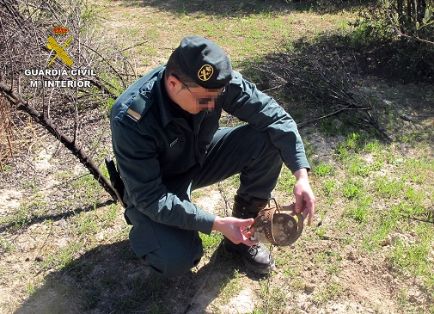 Operación ‘ANTITOX’: Operación enmarcada en el ‘Plan de lucha contra el uso ilegal de veneno denominado Antitox’. La Guardia Civil ha culminado esta operación, con la investigación de dos individuos, a los que se les ha instruido diligencias como presuntos autores de delito relativo a la protección de la flora, la fauna y los animales domésticos, por supuesto uso continuado de veneno con fines cinegéticos.