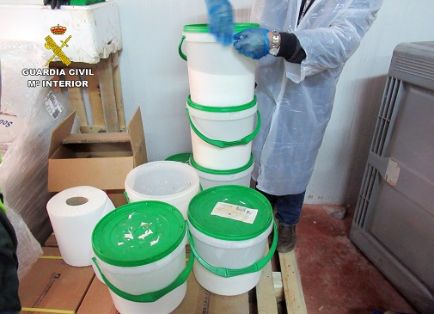 Irregularidades en la comercialización de atún. La Guardia Civil investiga a cuatro personas por supuestos delitos contra la salud pública, dentro de la Operación ‘ATHY II’.