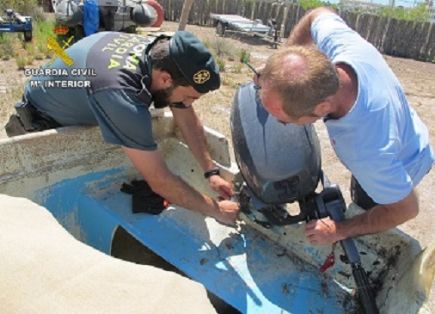 En el marco del  ‘Plan Anual de Control Integral de Actividades Pesqueras (P.A.C.I.A.P.)’, la Guardia Civil decomisa dos embarcaciones de pesca y sus artes utilizadas para pescar ilícitamente en el Mar Menor.