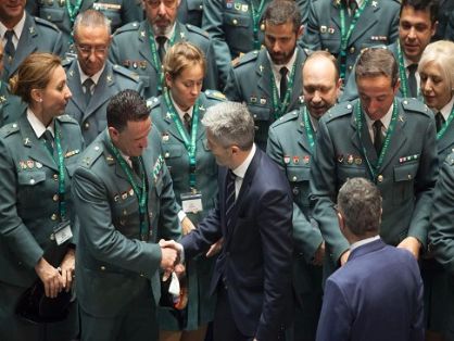 El Ministro del Interior ha presidido el 30º Aniversario de la creación del SEPRONA de la Guardia Civil. Durante este acto, Grande-Marlaska ha estado acompañado del Secretario de Estado de Medio Ambiente, Hugo Alfonso Morán Fernández, y del Director General de la Guardia Civil, José Manuel Holgado, entre otras autoridades civiles y militares.     
