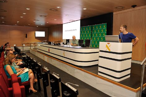 La Guardia Civil presenta la campaña contra el maltrato y abandono de animales domésticos