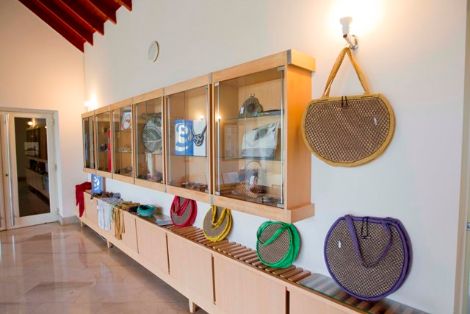 Muestra de exposición de productos de artesanía marinera 