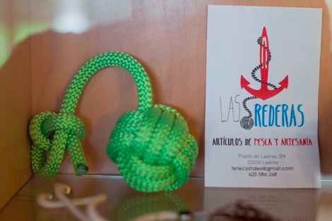 Muestra de exposición de productos de artesanía marinera.