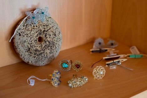 Muestra de exposición de productos de artesanía marinera.