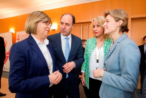 De izq. a dcha. Rosa Quintana, Conselleira do Medio Rural e do Mar de la Xunta de Galicia; Ignacio Diego Palacios, Presidente de Cantabria; Blanca Martínez Gómez, Consejera de Ganadería, Pesca y Desarrollo Rural de Cantabria, e Isabel García Tejerina, Ministra de Agricultura, Alimentación y Medio Ambiente 