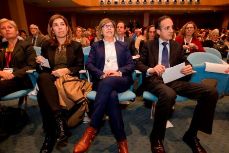 De izq. a dcha. Margarita Pérez Martín, Directora Gral. de Pesca y Acuicultura de la Junta de Andalucía: Susana Rodríguez Carballo, Directora Gral. de Desarrollo Pesquero de la Xunta de Galicia; Rosa Quintana, Conselleira do Medio Rural e do Mar de la Xunta de Galicia, y Samuel Ruíz, Delegado del Gobierno de Cantabria