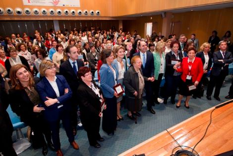 Las homenajeadas, junto a las autoridades