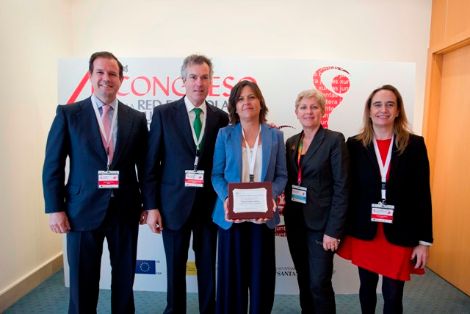De izq. a dcha. Javier Garat, Secretario General de CEPESCA; José Ramón Muriel Moreno y Mª del Mar Muriel Moreno (hijos de una de las homenajeadas); Margarita Pérez Martín, Directora Gral. de Pesca y Acuicultura de la Junta de Andalucía, y Rocío Béjar, Secretaria Gral. Adjunta de CEPESCA.