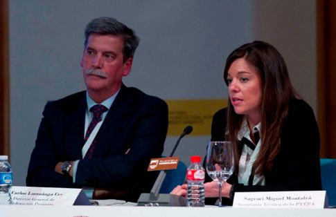 Carlos Larrañaga Ces, Director Gral. de Ordenación Pesquera, y Sagrari Miguel Montalvá, representante de la Secretaria Técnica de la PTEPA
