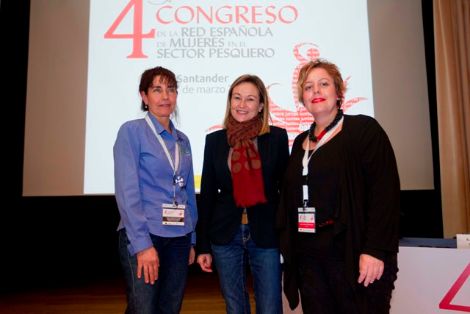 Ponentes del Taller 1: Gastronomía Pesquera. De izq. a dcha. Itziar Larrinaga, promotora del proyecto Caballito Cantábrico; Milagros Rozadilla, Presidenta del Grupo de Acción Costera Oriental de Cantabria y alcaldesa de Santoña, y Purificación Alfonso, de Ardora Formación y Servicios y representante del proyecto GACSTRODERÍAS.