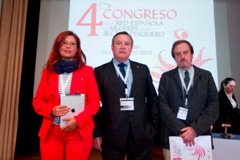 Ponentes del Taller 2: Turismo Pesquero o Marinero, de izq. a dcha., Sonia Cruz, promotora del proyecto "Turismo Marinero: Costa del Sol"; Ángel Vega, Presidente del proyecto Villas Marineras y Alcalde de Laredo, y Frederic Valls, Director de la Escuela de Capacitación Náutico-Pesquera de Cataluña.