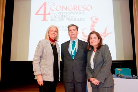De izq. a dcha. Aurora de Blas, Subdirectora Gral. de Economía Pesquera; Carlos Larrañaga, Director Gral. de Ordenación Pesquera, y Mª del Mar Sáez, Jefa de Servicio de Política Horizontal de la Subdirección Gral. de Economía Pesquera