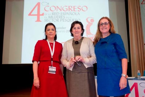 Ponentes de la Mesa Redonda: "Seguridad Social de los Trabajadores del Mar". De izq. a dcha. Mª Teresa Incera, experta en RRHH del sector primario; Pilar Pereda, Directora Gral. de Pesca y Alimentación del Gobierno de Cantabria, y Elena Martínez Carqués, Subdirectora Gral. de Seguridad  Social de los Trabajadores del Mar.