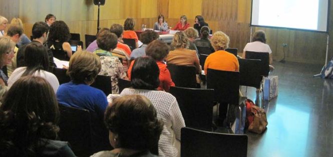 Taller "Club de Productos Turísticos", de izq. a dcha: Manuela Oviedo, Nava Castro y Teresa Tirados.