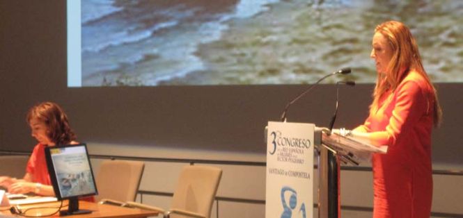 Elena Martínez, Subdirectora General de la Seguridad Social de los Trabajadores del Mar. En la mesa presidencial se encuentra Susana Rodríguez.