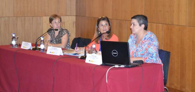 Taller "Buenas prácticas en promoción del empleo con la diversificación", de izq. a dcha: Carmen Barbosa, Mª del Mar Sáez y Elena Fabeiro.