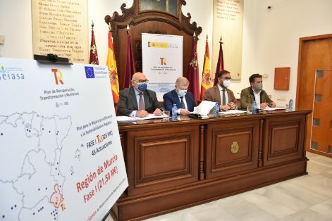 MEDIANTE LA FIRMA DE SENDOS CONVENIOS CON LAS COMUNIDADES DE REGANTES 