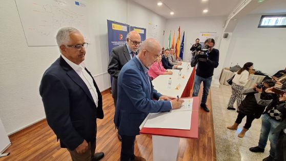 Mediante dos convenios firmados hoy