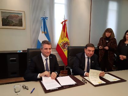 SUSCRITO POR LUIS PLANAS Y SU HOMÓLOGO LUIS MIGUEL ETCHEVEHERE, EN EL MARCO DE LA REUNIÓN DE MINISTROS DE AGRICULTURA DEL G-20