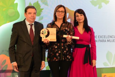 EN LA ENTREGA DE LOS PREMIOS EXCELENCIA A LA INNOVACIÓN PARA MUJERES RURALES 