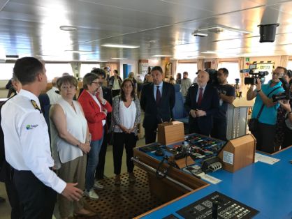 Hoy, en su visita al barco “Miguel Oliver”, en A Coruña 