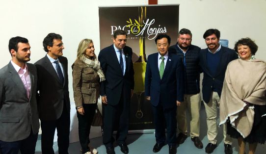 HOY, EN LA VISITA A LA ALMAZARA PAGO LAS MONJAS