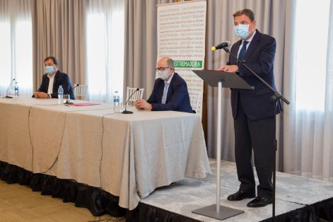 Hoy, en la firma del convenio para la modernización de regadíos en Extremadura