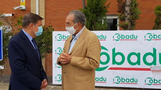 En su visita a las instalaciones de Cobadu, tras el incendio del pasado 6 de septiembre