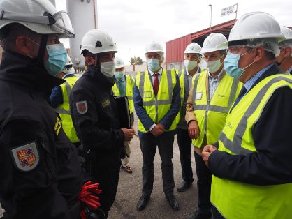 En su visita a las instalaciones de Cobadu, tras el incendio del pasado 6 de septiembre