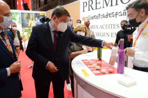 EN UNA VISITA AL SALÓN GOURMETS, FERIA INTERNACIONAL DE ALIMENTACIÓN Y BEBIDAS DE CALIDAD 