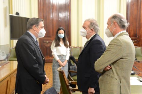 EN UNA REUNIÓN MANTENIDA HOY EN LA SEDE DEL MINISTERIO