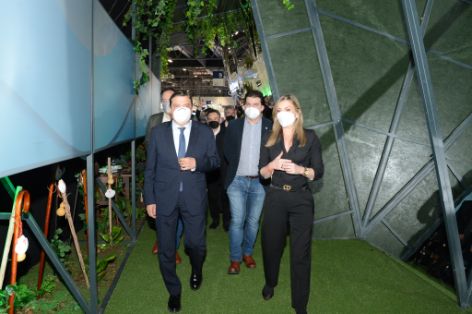 Durante su visita, hoy, a FITUR 2022  