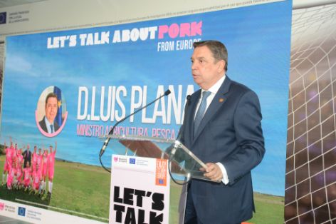 Saque de honor del ministro en el marco de la campaña de porcino Let’s talk about pork 