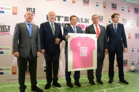 Saque de honor del ministro en el marco de la campaña de porcino Let’s talk about pork 