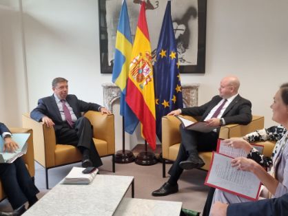 L Planas y ministro Agricultura Suecia (2)