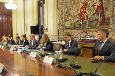 EN LA PRIMERA REUNIÓN BILATERAL CON EL MINISTRO MARC FESNEAU
