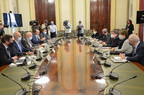 El ministro se ha reunido con el sector pesquero y acuícola 