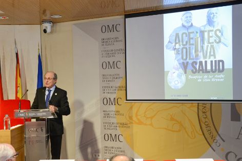 En la presentación del libro “Aceite de oliva y salud. Beneficios de los aceites de oliva vírgenes”