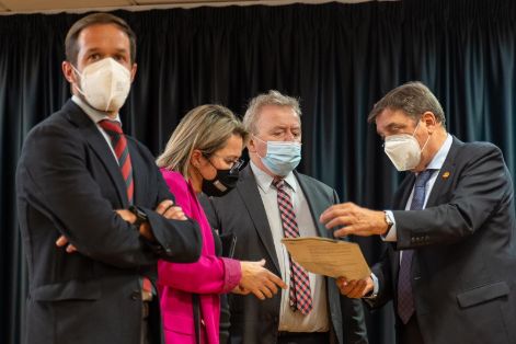 El comisario europeo y el ministro de Agricultura visitan La Palma
