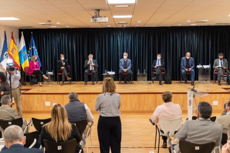 El comisario europeo y el ministro de Agricultura visitan La Palma