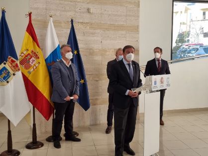 El comisario europeo y el ministro de Agricultura visitan La Palma