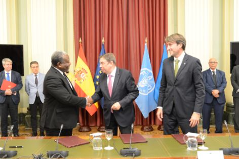 Hoy, en Madrid, junto a representantes de la FAO y del COI