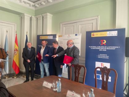 En Ourense, en el acto de firma de un convenio para modernizar regadíos